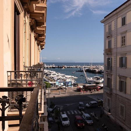 Caracciolo 13 Rooftop & Suites Naples Exterior photo
