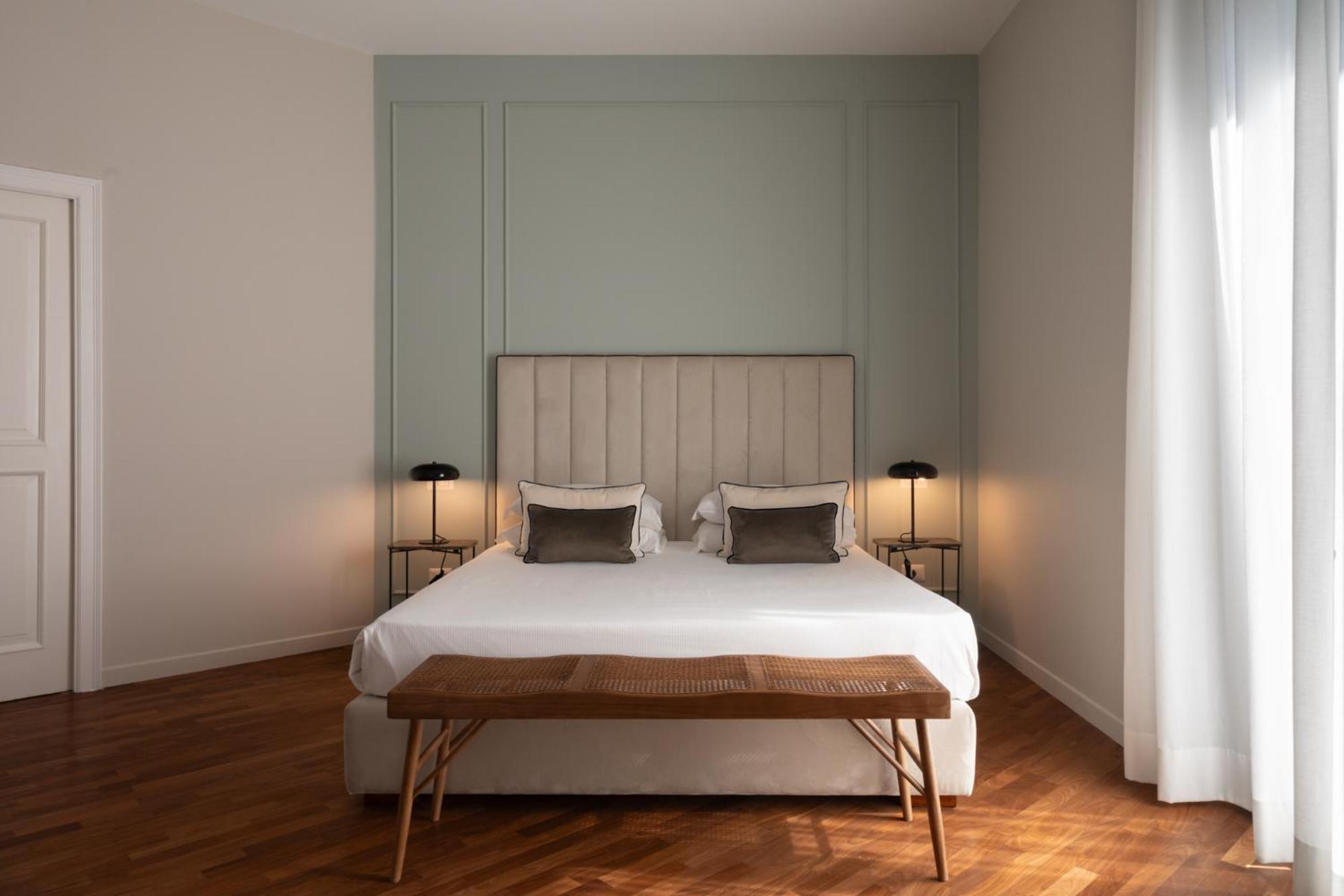 Caracciolo 13 Rooftop & Suites Naples Exterior photo